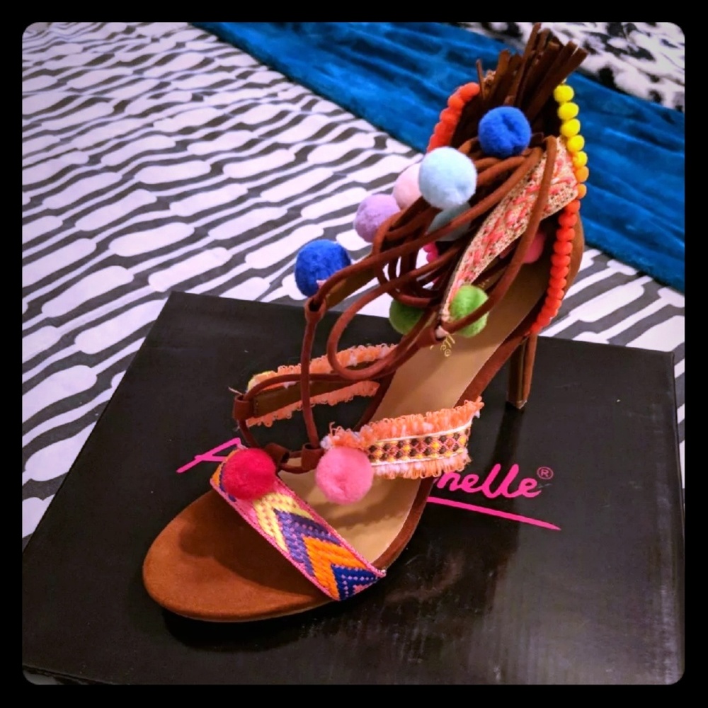 Pompom Heels!!